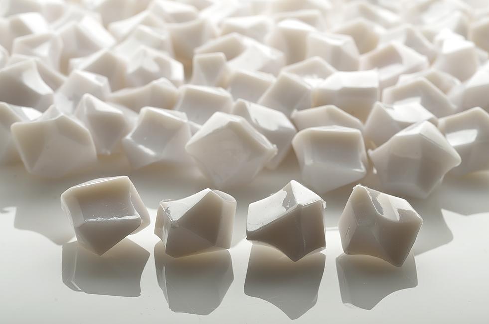 White Gemstones Acrylic Crystal Wedding Table Scatter Confetti Vase Filler (3/4 lb Bag) (46 PACK) - AsianImportStore.com - B2B Wholesale Lighting and Décor